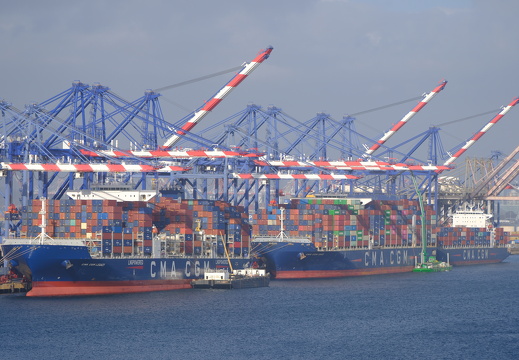 CMA CGM Legacy (left) CMA CGM Ohio (middle)